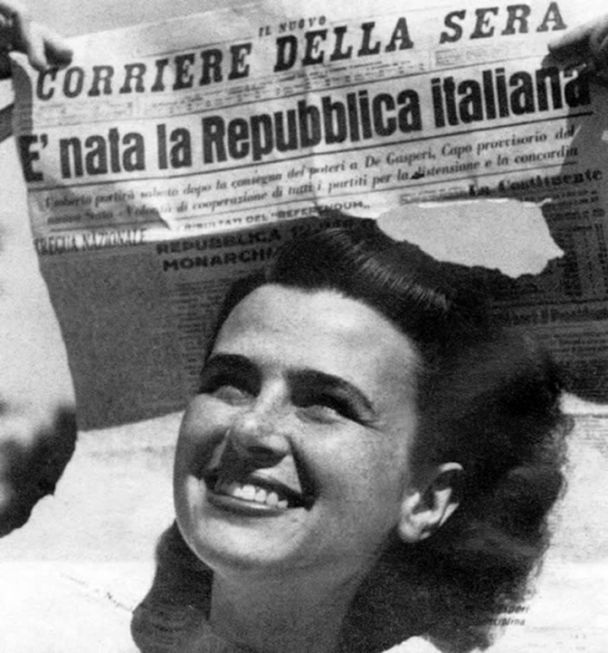 Ragazza celebra la fondazione della Repubblica Italiana