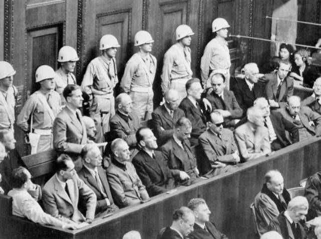 Gli imputati nazisti al processo di Norimberga.