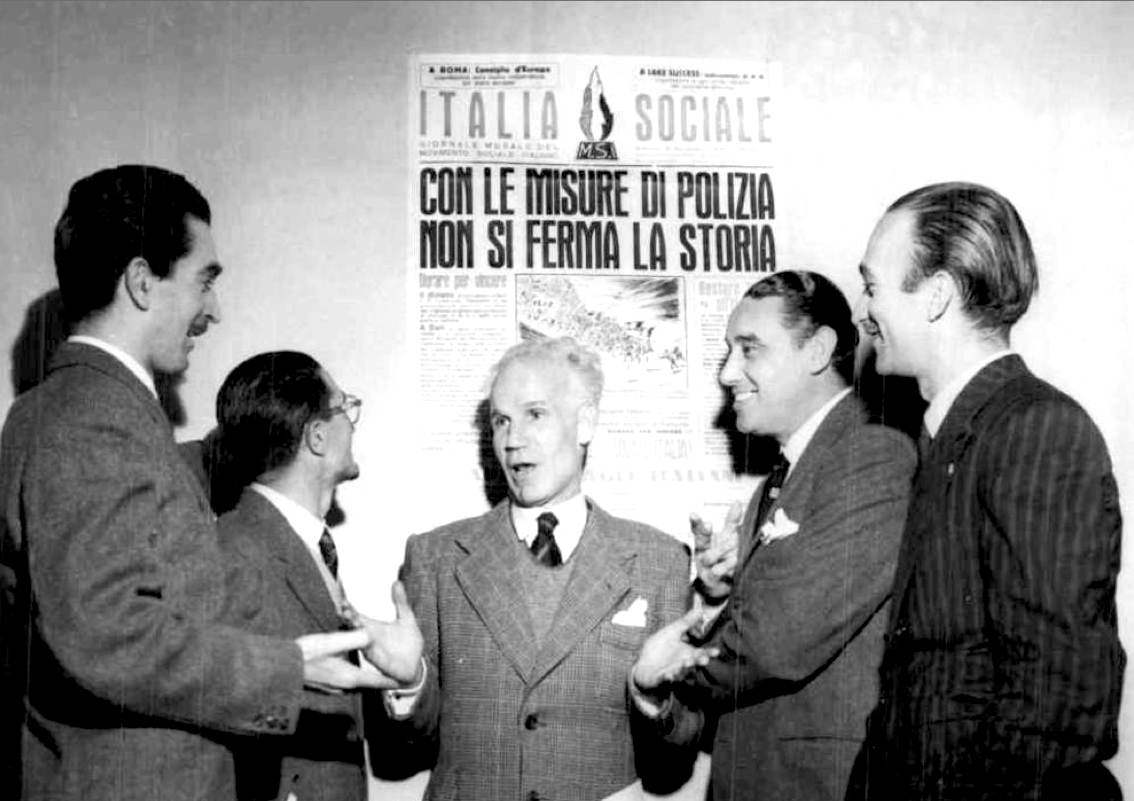 Il gruppo dirigente del MSI nel 1948 (al centro De Marsanich, a destra Almirante).