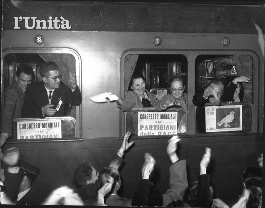 Delegati italiani in partenza per Parigi.