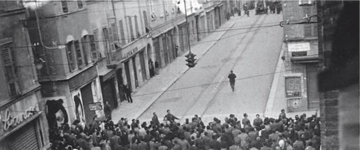 Il corteo di Parma poco prima degli scontri.
