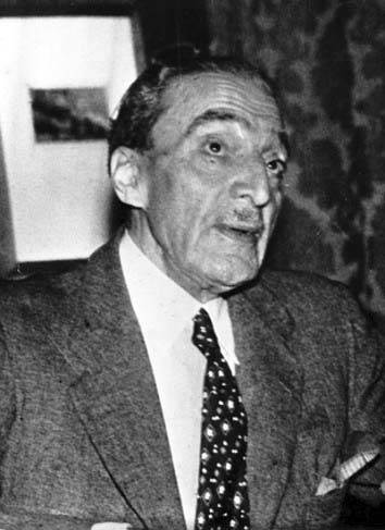 Trilussa, poeta dialettale romanesco, fu senatore solo per pochi mesi. Con il suo solito umorismo accolse la nomina a senatore a vita con la battuta “mi hanno nominato senatore a morte”.