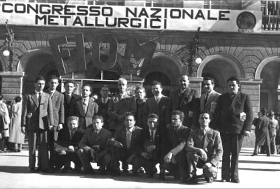 Un gruppo di delegati al congresso della Fiom del 1952.