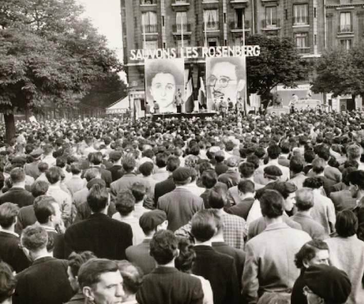 Manifestazione a Parigi contro la condanna a morte dei coniugi Rosenberg.
