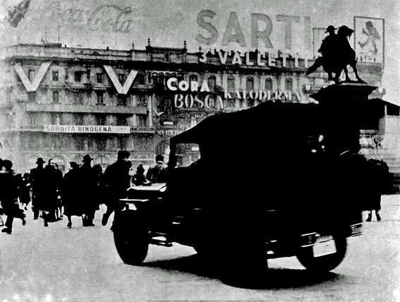 Manifestazione a Milano contro la Legge truffa.