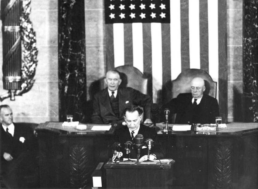 Alcide De Gasperi interviene al Congresso durante la visita in USA del 1951.