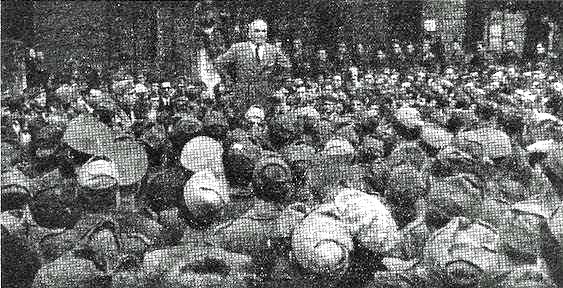 Il gen. Gastone Gambara nell'ottobre 1943 si rivolge alle camicie nere della Milizia Volontaria per la sicurezza nazionale (milizia con ruolo di polizia politica).