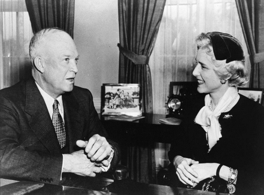 L'ambasciatrice Luce a colloquio con il presidente Heisenhower.