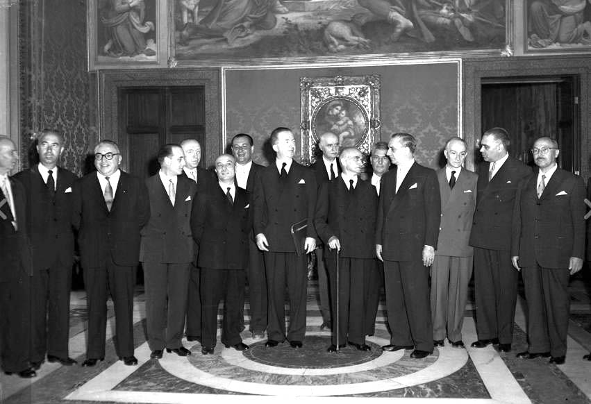 Foto di gruppo del I governo Pella.