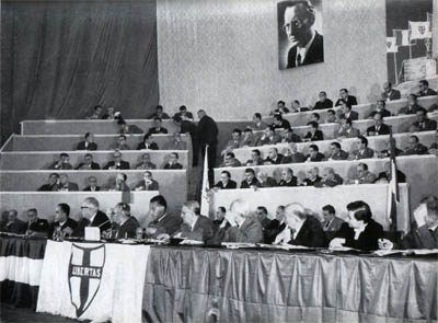 Il tavolo di presidenza al VI congresso della DC.