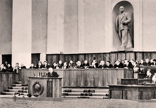 Nikita Kruscev alla tribuna del XX congresso.