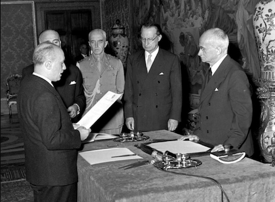 Giuramento dei ministri dell'VIII governo De Gasperi a cui il parlamento nega la fiducia il 28 luglio.
