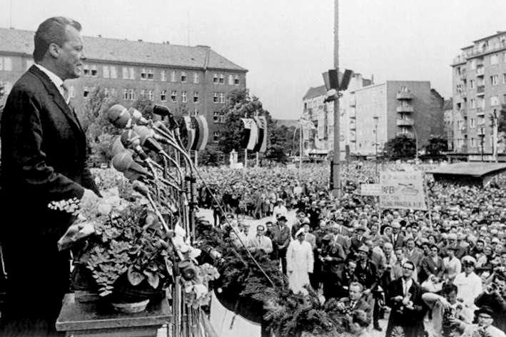 Willy Brandt durante la manifestazione del 16 agosto 1961.