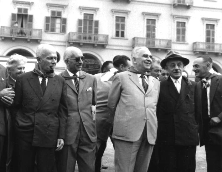 I capi partigiani (da sinistra) Pertini, Stucchi, Longo, Parri e Mattei durante il raduno di Torino del 1/10/61.