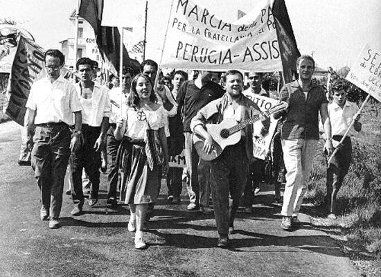 La prima marcia della pace nel 1961.