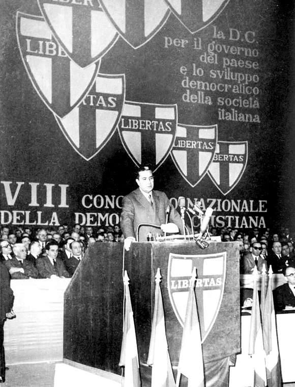 Aldo Moro al congresso DC del 1962.