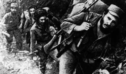 Castro con i suoi guerriglieri nella Sierra.