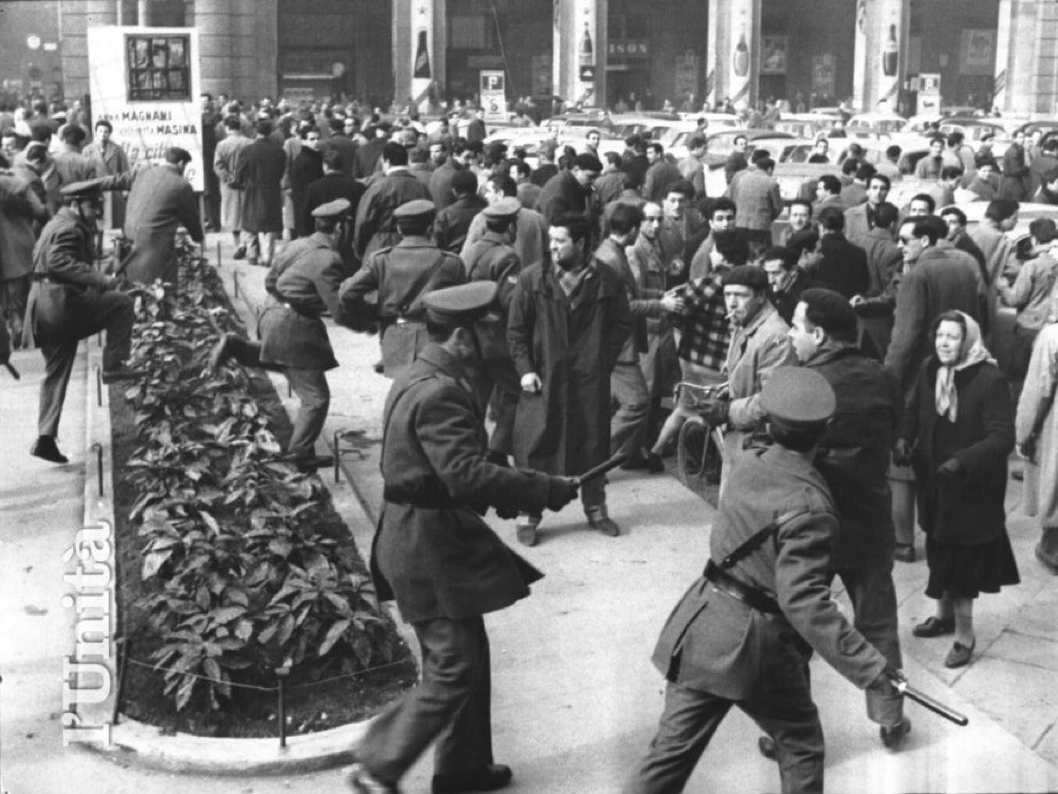 La polizia carica i manifestanti per la Galileo.