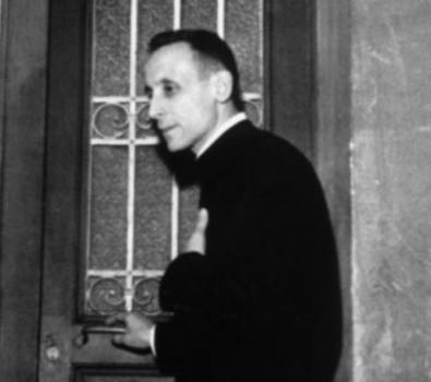 Giuseppe Dossetti subito dopo la sua ordinazione sacerdotale.