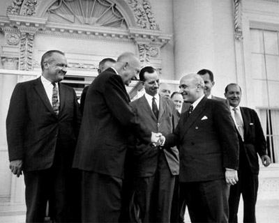Fanfani in visita negli Usa incontra il Presidente Eisenhower.
