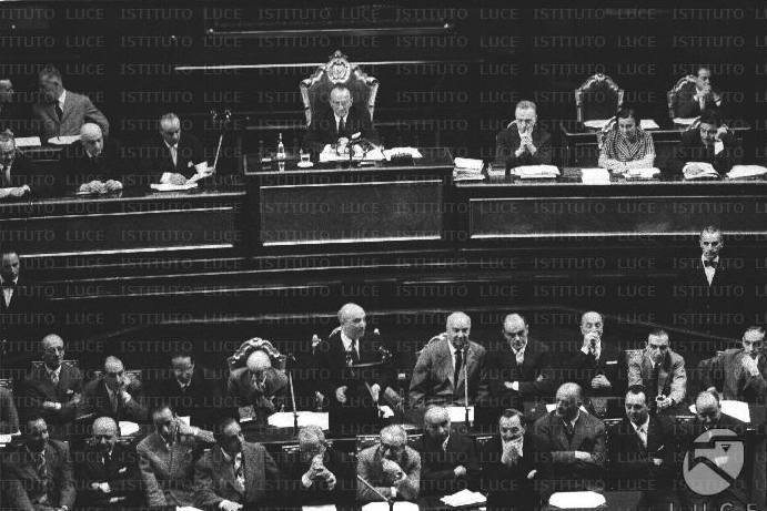 Fanfani interviene al Senato nel dibattito per la fiducia.