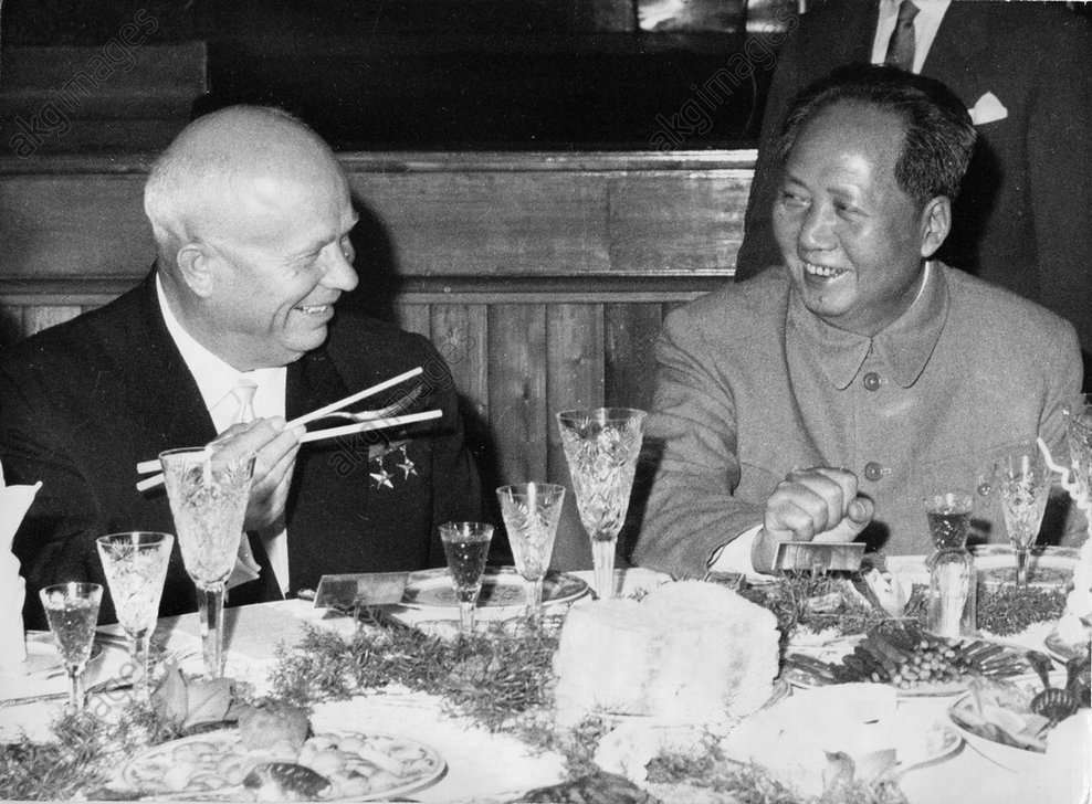 Krusciov con Mao Tse-dun nel 1959.