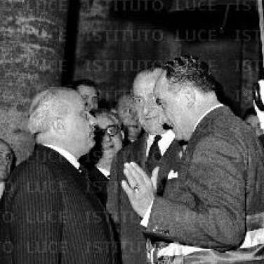 Urbano Cioccetti (a destra) con Amintore Fanfani.