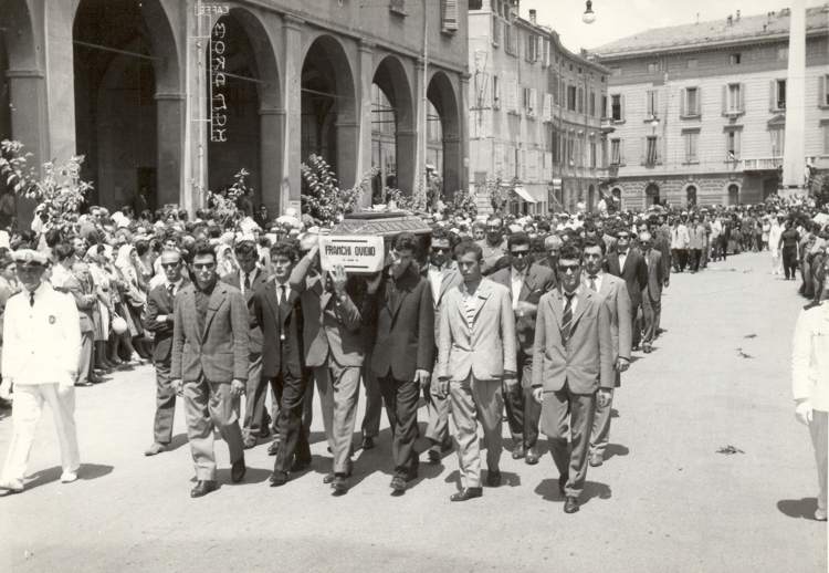 I funerali dei morti di Reggio Emilia.