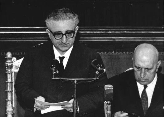 Giovanni Leone presenta il suo governo al Parlamento.