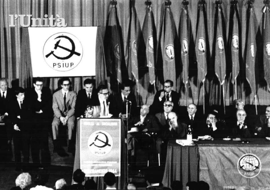 Tullio Vecchietti, leader del PSIUP, interviene all'assemblea costitutiva del nuovo partito.