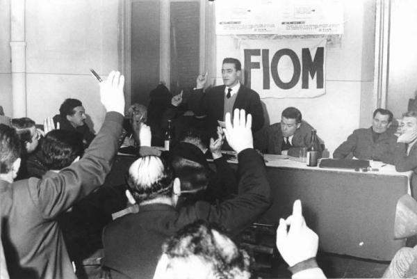 Alla presenza di Bruno Trentin si svolge l'assemblea congressuale in una lega Fiom.