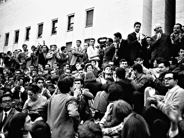 Ferruccio Parri interviene all'Università di Roma alla manifestazione per Paolo Rossi.