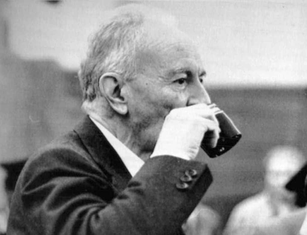 Michele Sindona, morto in carcere il 22 marzo 1986, avvelenato da un caffè al cianuro.