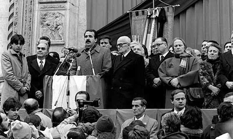 Le massime autorità dello Stato e il sindaco di Bologna Imbeni durante i funerali delle vittime del rapido 904.