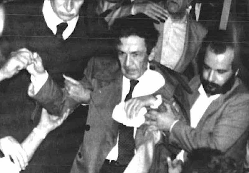 Il 7 maggio 1984 Enrico Berlinguer durante un comizio a Padova ha un malore. Dopo 4 giorni morirà l'11 maggio.