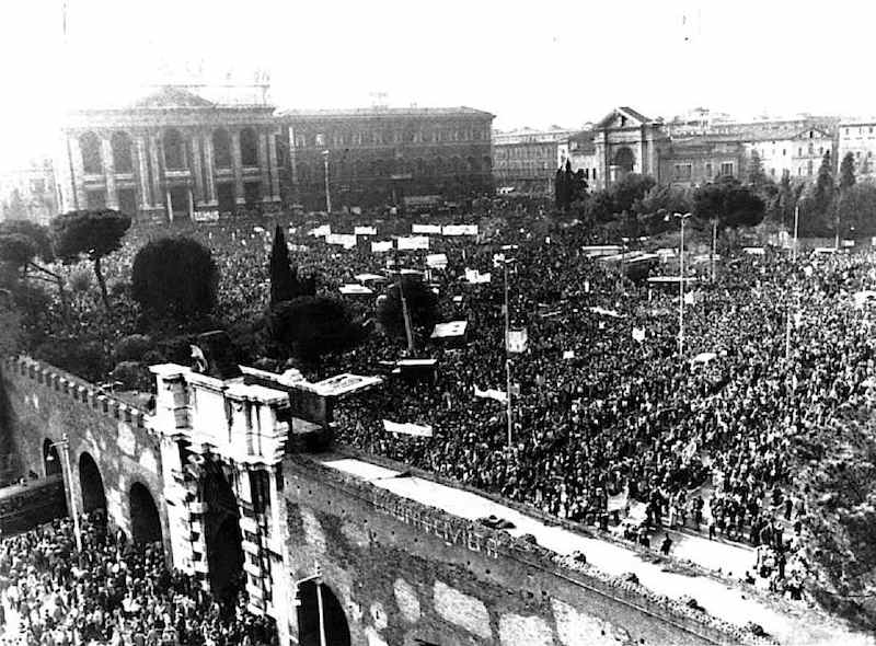 La manifestazione del 24 marzo 1984 in piazza S. Giovanni a Roma contro il decreto sulla scala mobile.