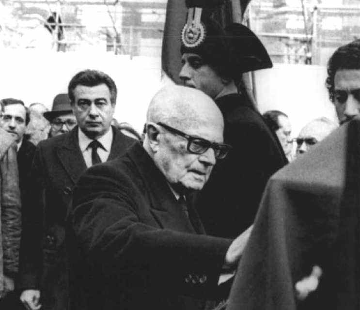Il Presidente Pertini ai funerali di Umberto Terracini.