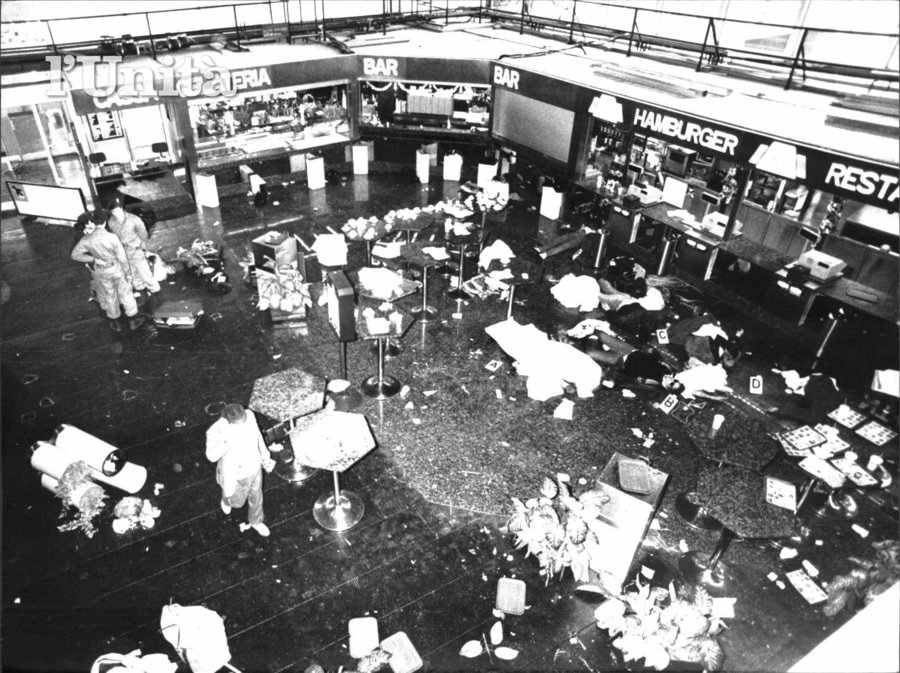 Lo scenario di morte e distruzione dopo l'assalto terroristico a Fiumicino.