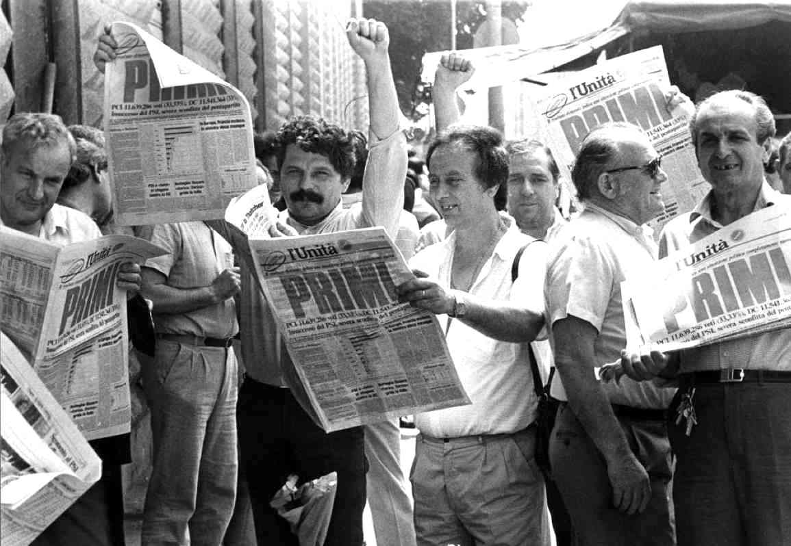 Entusiasmo tra i militanti del Pci per i risultati delle elezioni europee 1984.