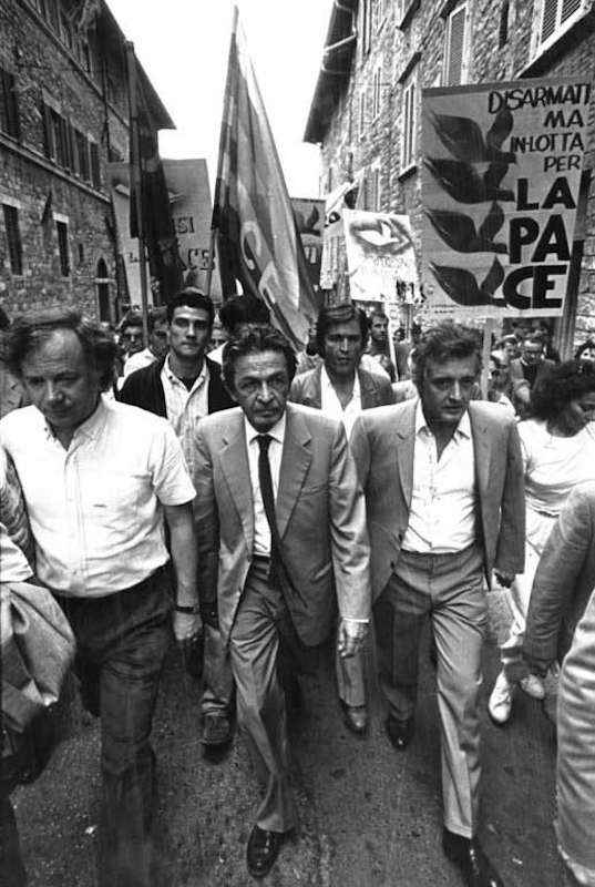 Enrico Berlinguer durante la marcia della pace Perugia-Assisi del 1983.