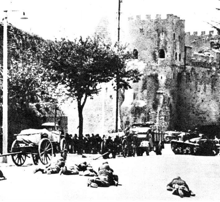 Reparti italiani resistono a Porta S. Paolo all'occupazione tedesca di Roma.