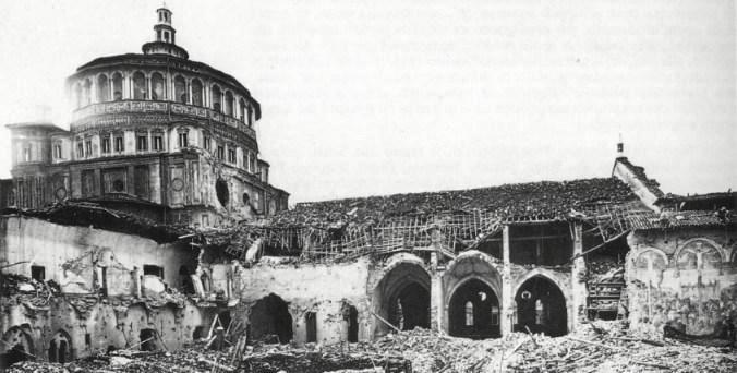 S. Maria delle Grazie dopo i bombardamenti su Milano.