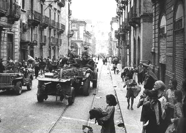 Truppe alleate entrano a Catania.