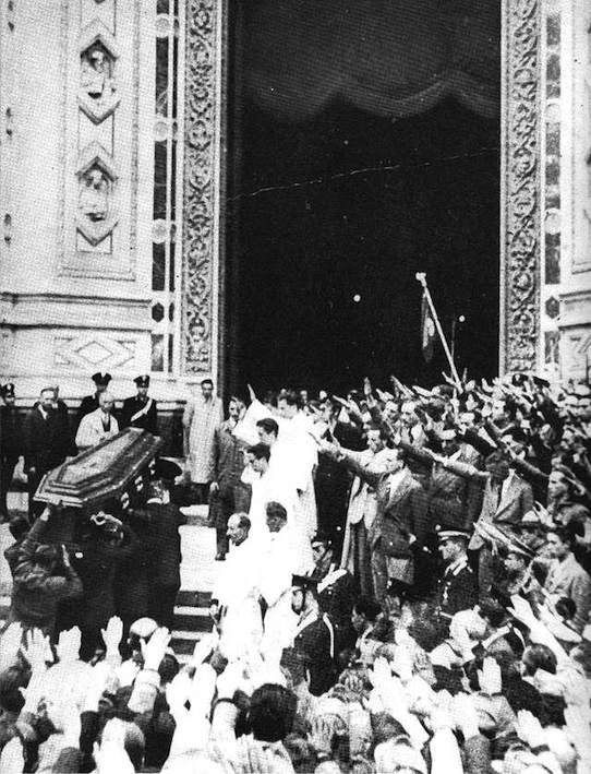 I funerali di Gentile a S. Croce in Firenze.