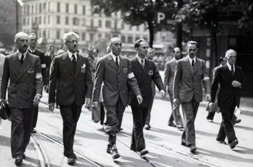 Il comando del Corpo Volontari della Libertà alla sfilata del 5/5/45 dopo la liberazione.