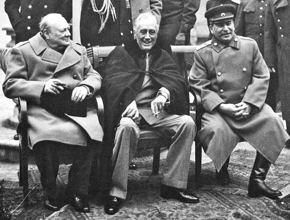 Churchill, Roosvelt e Stalin a Yalta.
