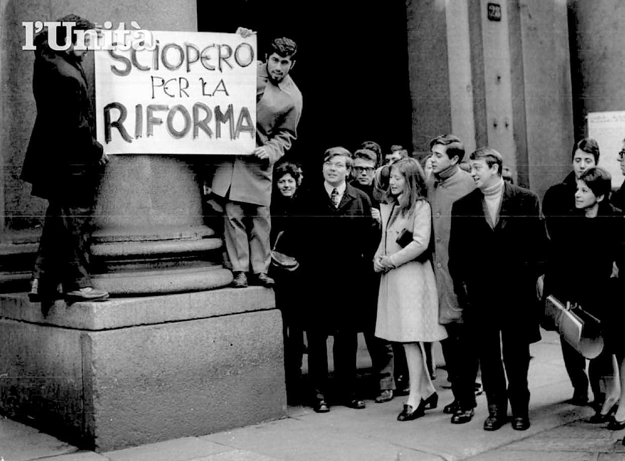 Il liceo milanese "Berchet" occupato.