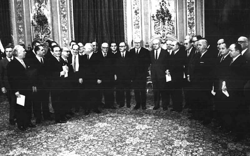 Foto di gruppo del I governo Rumor.