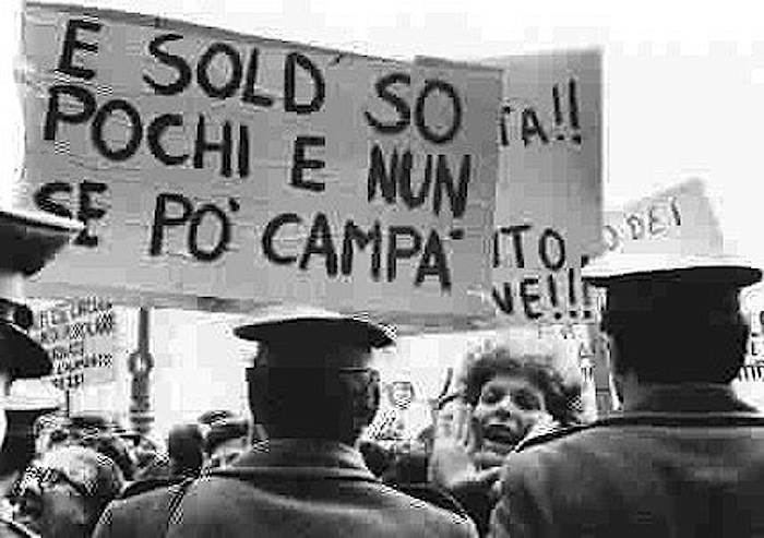 Protesta contro le gabbie salariali.