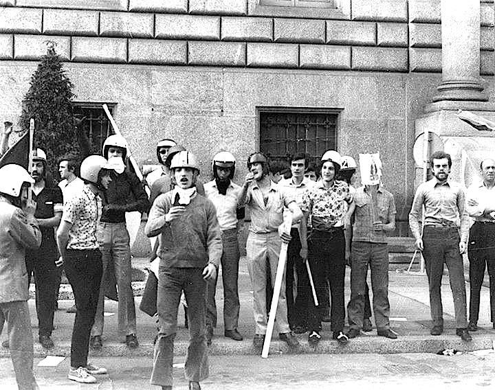 Militanti di destra in azione.